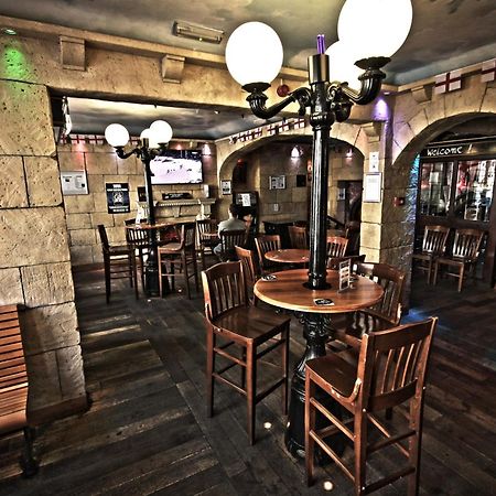 The George Hotel ويتبي المظهر الخارجي الصورة