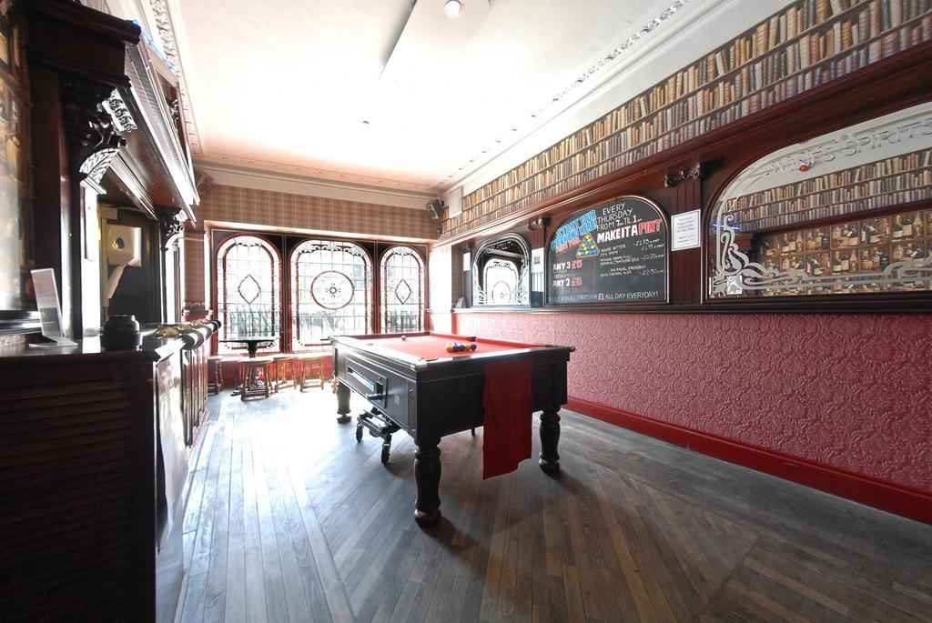 The George Hotel ويتبي المظهر الخارجي الصورة