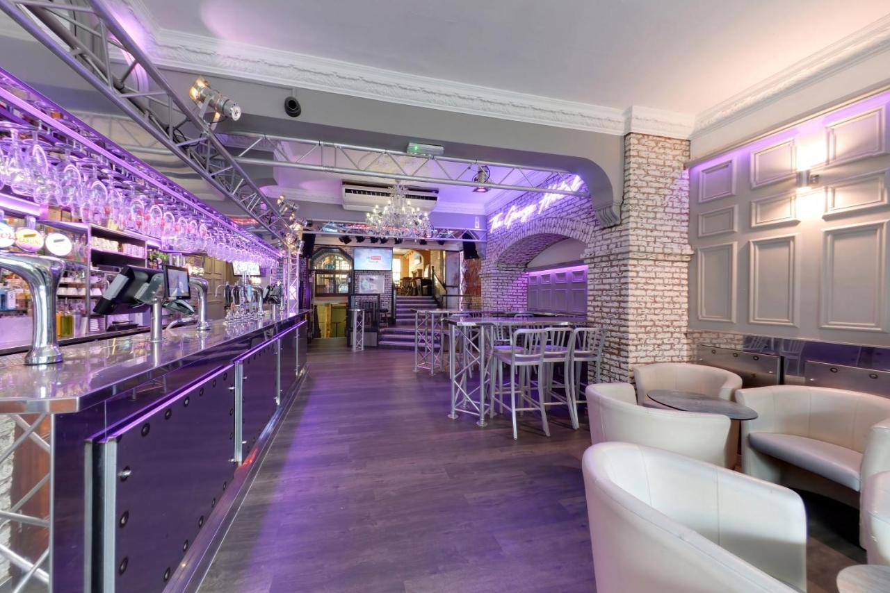 The George Hotel ويتبي المظهر الخارجي الصورة