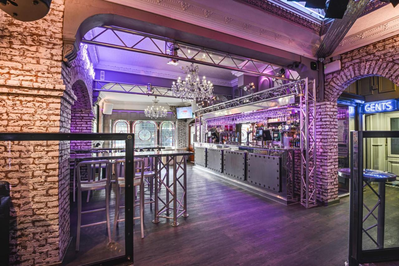 The George Hotel ويتبي المظهر الخارجي الصورة