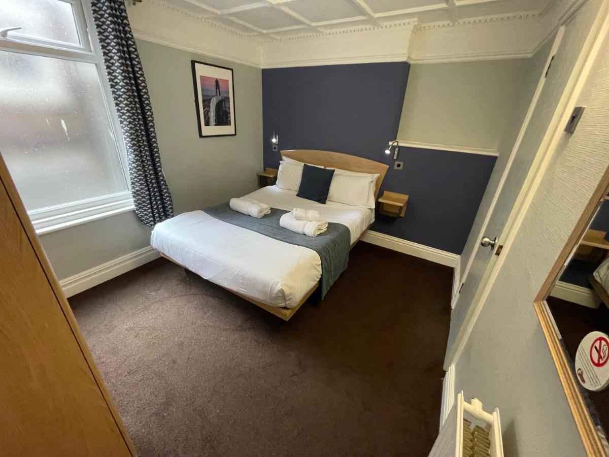 The George Hotel ويتبي المظهر الخارجي الصورة