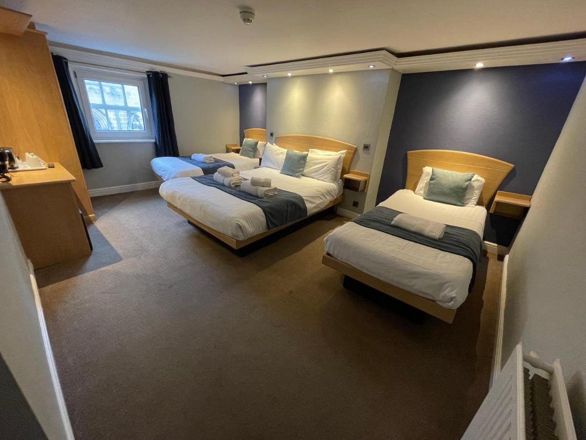 The George Hotel ويتبي المظهر الخارجي الصورة